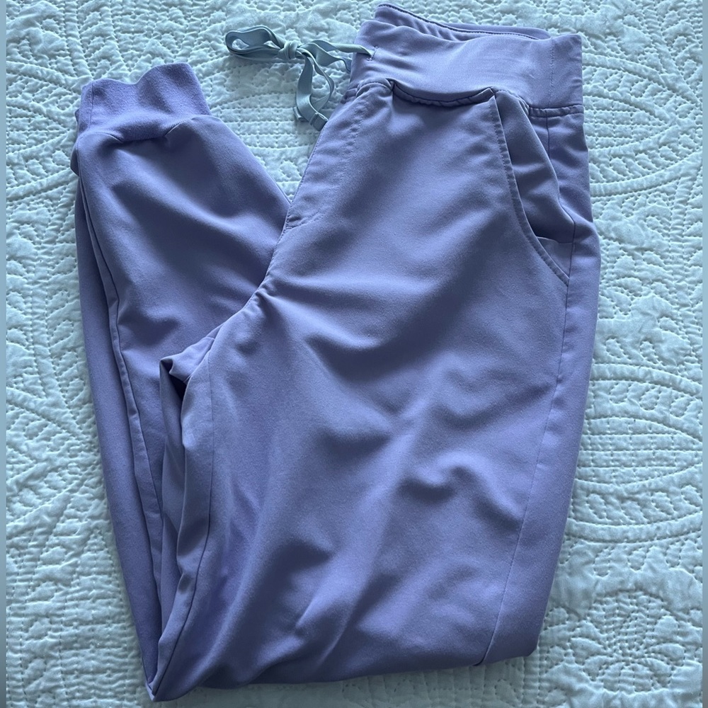 Women’s figs jogger size small light purple